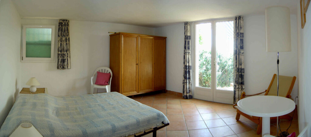 Chambre sous terrasse